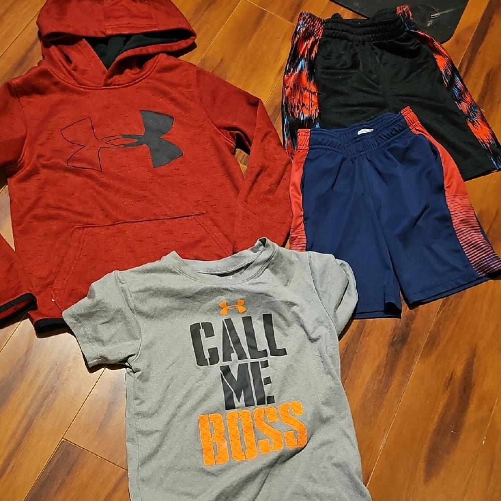 Under Armour Size 6, 4 Pieces
